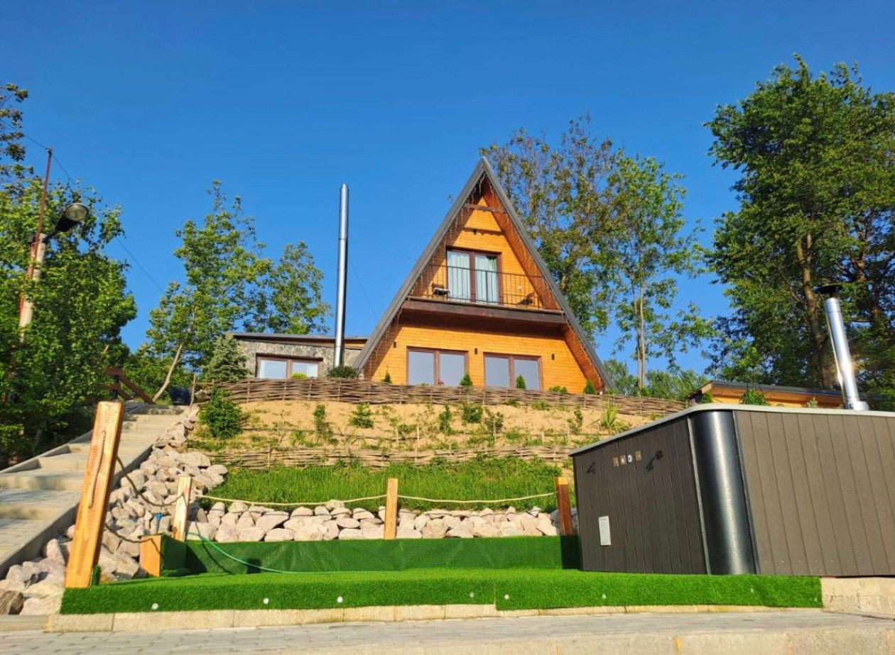 Cabana A-frame văzută din față